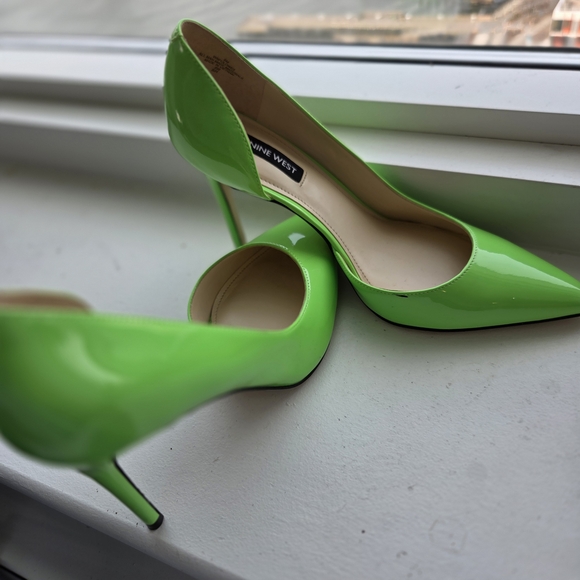 Elegant Lime Green High Heels - Picture 4 of 6